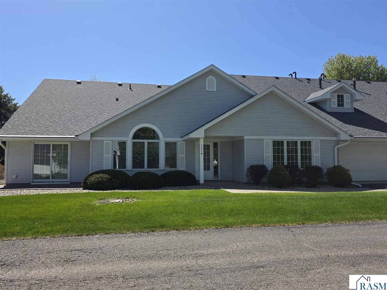 1310 Pine Point Curve St. Peter MN 56082