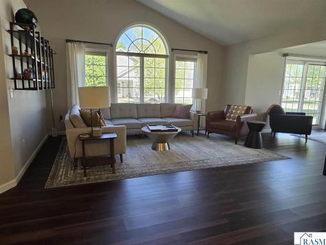 1310 Pine Point Curve St. Peter MN 56082