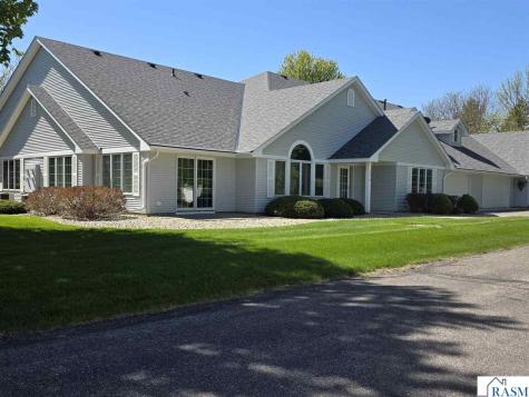 1310 Pine Point Curve St. Peter MN 56082