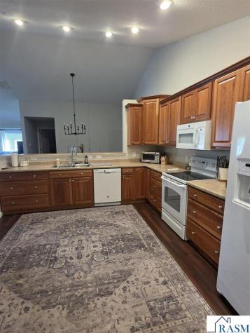 1310 Pine Point Curve St. Peter MN 56082