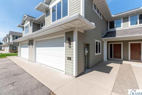 814 Pinnacle Path Mankato MN 56001