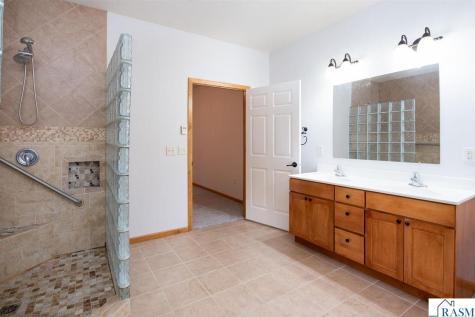 217 Pinehurst Drive Mankato MN 56001
