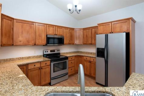 217 Pinehurst Drive Mankato MN 56001
