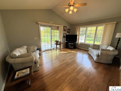 909 Cottonwood New Ulm MN 56073