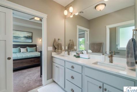 305 Dancing Waters Circle Mankato MN 56001