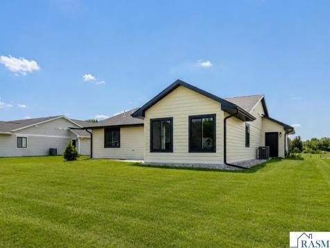309 Pinehurst Drive Mankato MN 56001
