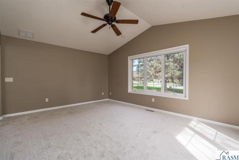 1314 Pine Pointe Curve St. Peter MN 56082