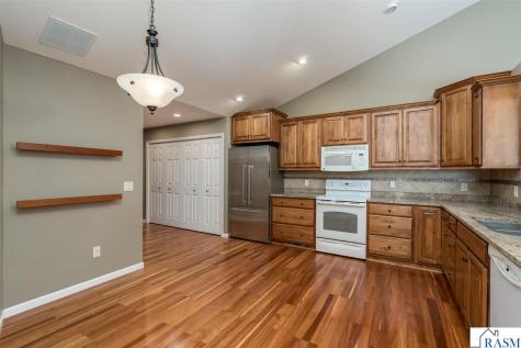 1314 Pine Pointe Curve St. Peter MN 56082