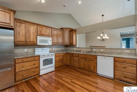 1314 Pine Pointe Curve St. Peter MN 56082