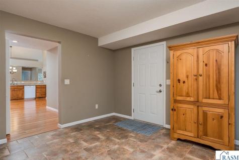 1314 Pine Pointe Curve St. Peter MN 56082