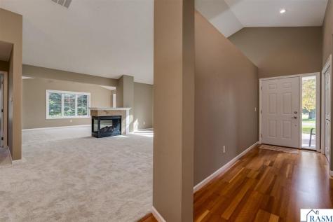 1314 Pine Pointe Curve St. Peter MN 56082