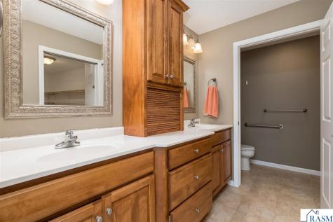 1314 Pine Pointe Curve St. Peter MN 56082