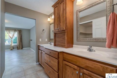 1314 Pine Pointe Curve St. Peter MN 56082