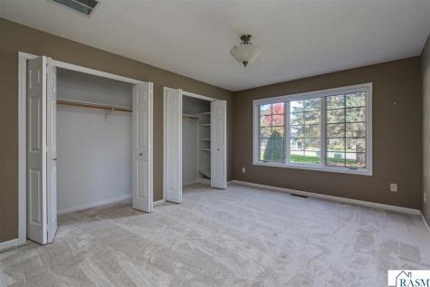 1314 Pine Pointe Curve St. Peter MN 56082