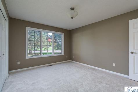 1314 Pine Pointe Curve St. Peter MN 56082
