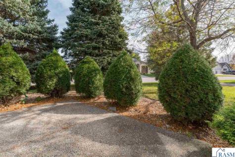 1314 Pine Pointe Curve St. Peter MN 56082