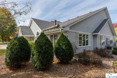 1314 Pine Pointe Curve St. Peter MN 56082