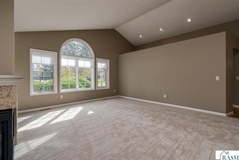 1314 Pine Pointe Curve St. Peter MN 56082
