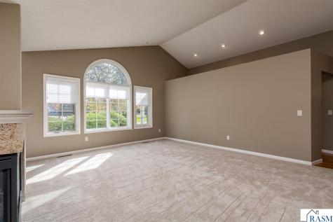 1314 Pine Pointe Curve St. Peter MN 56082