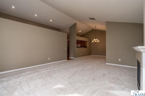 1314 Pine Pointe Curve St. Peter MN 56082