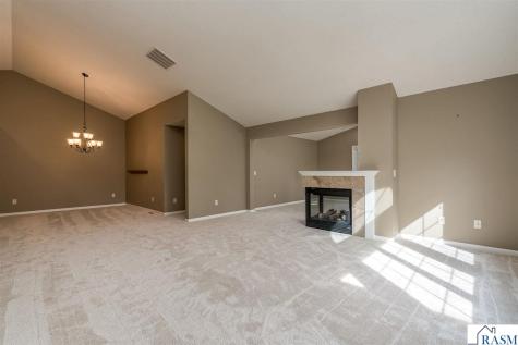 1314 Pine Pointe Curve St. Peter MN 56082