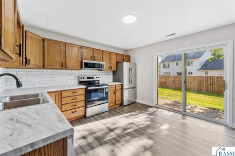 1639 Pleasant View Drive North Mankato MN 56003