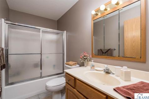 2320 Hoffman Path Mankato MN 56001