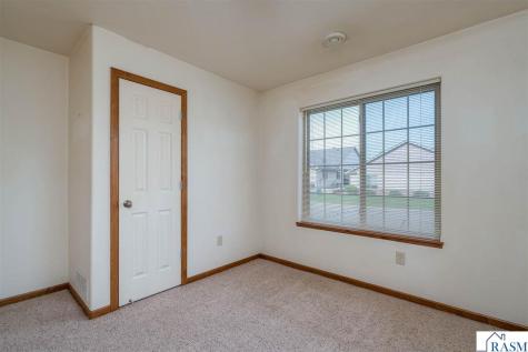 109 Palmer Path Mankato MN 56001