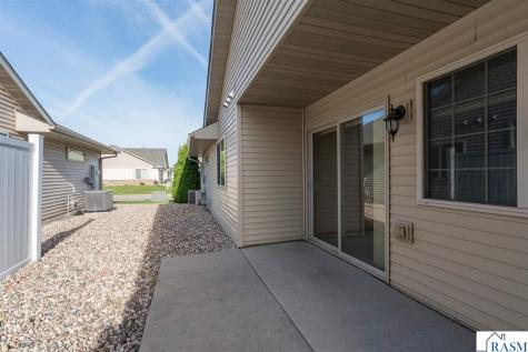 109 Palmer Path Mankato MN 56001