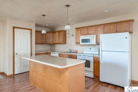 109 Palmer Path Mankato MN 56001