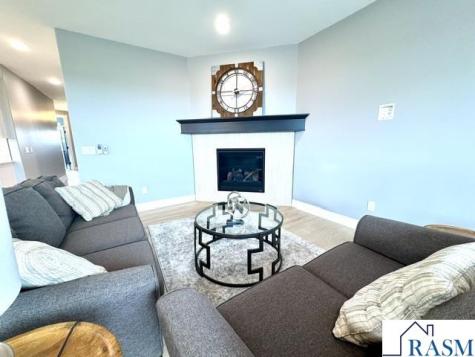 202 Fontaine Trail Mankato MN 56001