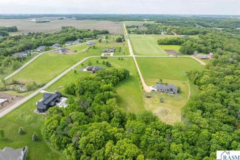 275 Summerfield Trail Mankato MN 56001