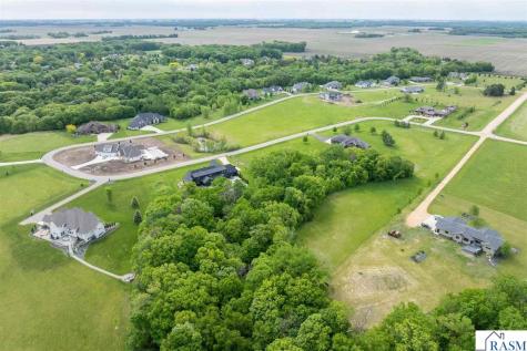 275 Summerfield Trail Mankato MN 56001