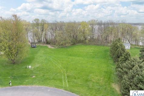 114 East Bay Drive Madison Lake MN 56063