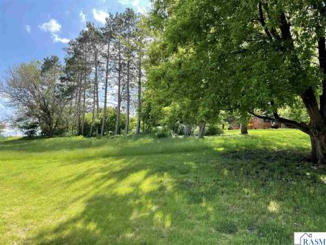 1628 Riverview Road St. Peter MN 56082