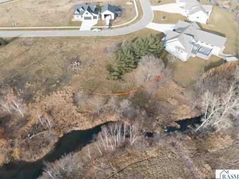 121 Pine Creek Road Mankato MN 56001