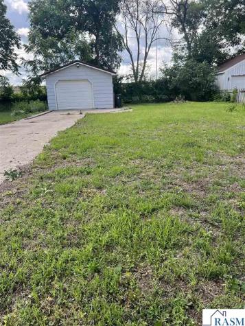 809 South Avenue North Mankato MN 56003