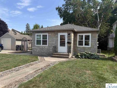 1219 E Main Street Mankato MN 56001