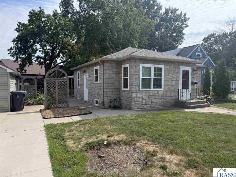 1219 E Main Street Mankato MN 56001