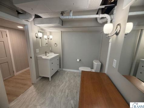 1219 E Main Street Mankato MN 56001