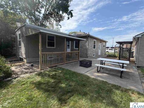 1219 E Main Street Mankato MN 56001