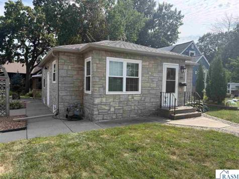 1219 E Main Street Mankato MN 56001