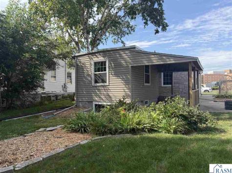 1219 E Main Street Mankato MN 56001