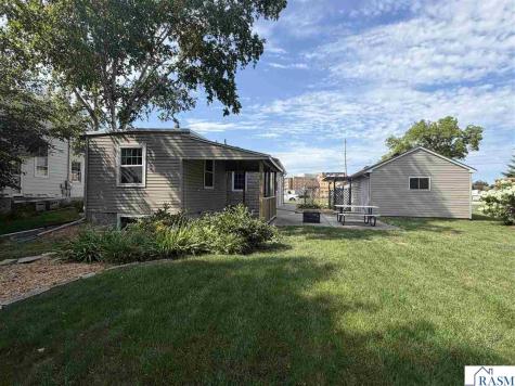 1219 E Main Street Mankato MN 56001