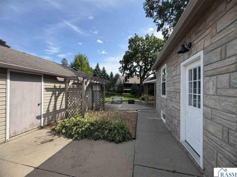 1219 E Main Street Mankato MN 56001