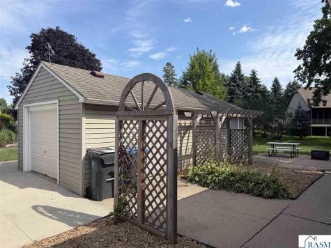 1219 E Main Street Mankato MN 56001