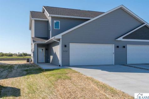 3129 & 3131 Noble Drive Mankato MN 56003