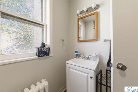 1104 N 5th Street Mankato MN 56001