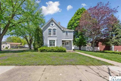 1104 N 5th Street Mankato MN 56001