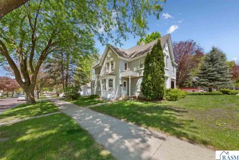 1104 N 5th Street Mankato MN 56001